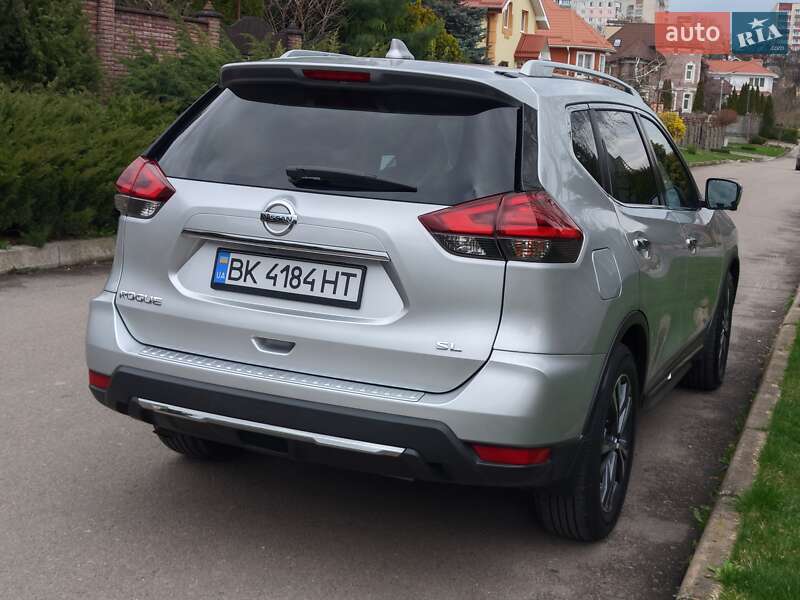 Внедорожник / Кроссовер Nissan Rogue 2017 в Ровно