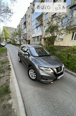 Позашляховик / Кросовер Nissan Rogue 2017 в Львові