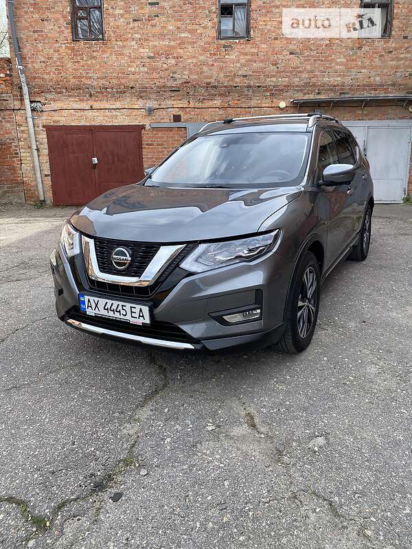 Внедорожник / Кроссовер Nissan Rogue 2017 в Харькове