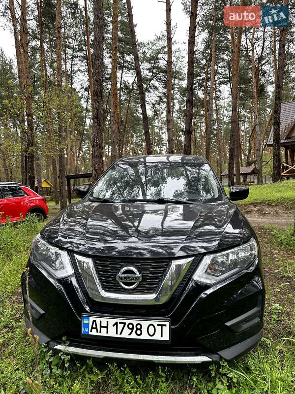 Внедорожник / Кроссовер Nissan Rogue 2017 в Днепре