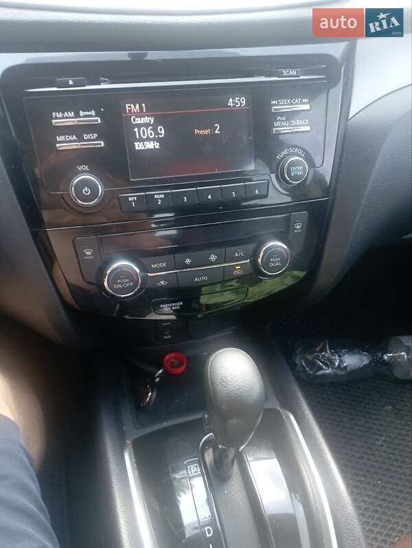 Внедорожник / Кроссовер Nissan Rogue 2016 в Чернухах