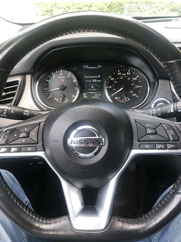 Внедорожник / Кроссовер Nissan Rogue 2017 в Нетешине