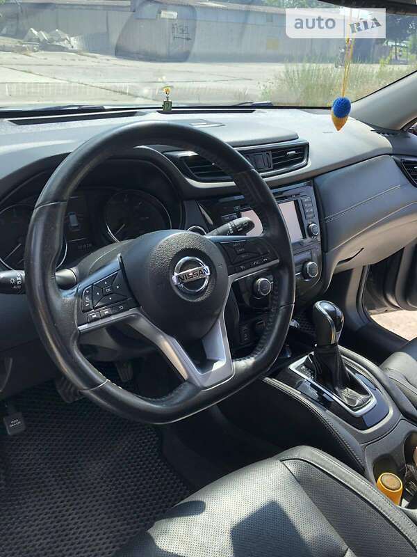 Внедорожник / Кроссовер Nissan Rogue 2017 в Нетешине