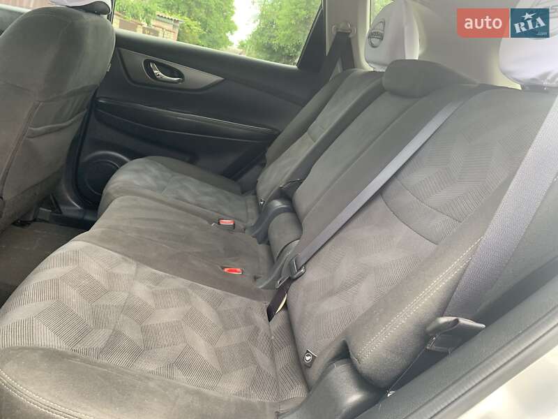 Позашляховик / Кросовер Nissan Rogue 2015 в Житомирі