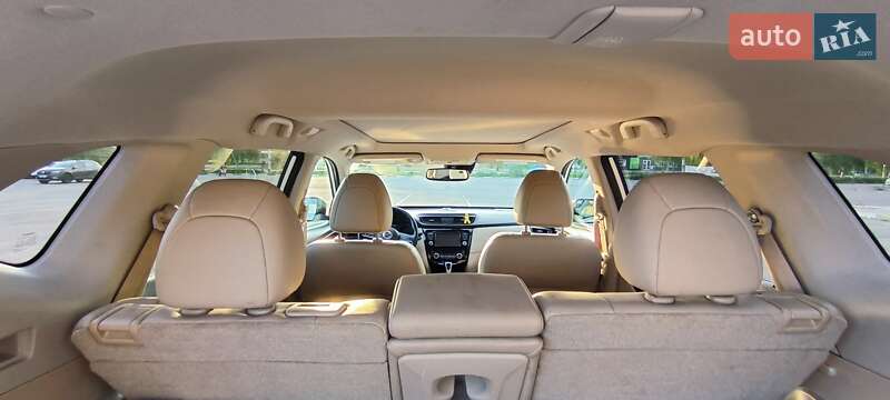 Внедорожник / Кроссовер Nissan Rogue 2016 в Запорожье