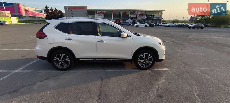 Внедорожник / Кроссовер Nissan Rogue 2016 в Запорожье