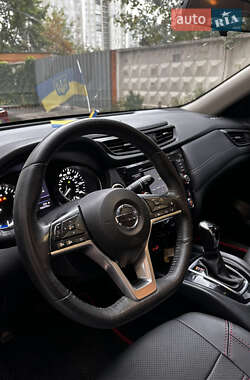 Внедорожник / Кроссовер Nissan Rogue 2018 в 