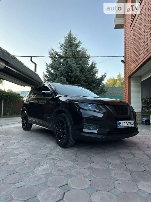 Внедорожник / Кроссовер Nissan Rogue 2018 в 