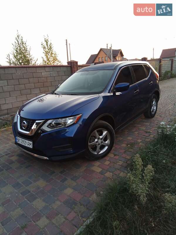 Внедорожник / Кроссовер Nissan Rogue 2016 в Сарнах