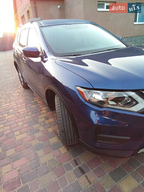 Внедорожник / Кроссовер Nissan Rogue 2016 в Сарнах