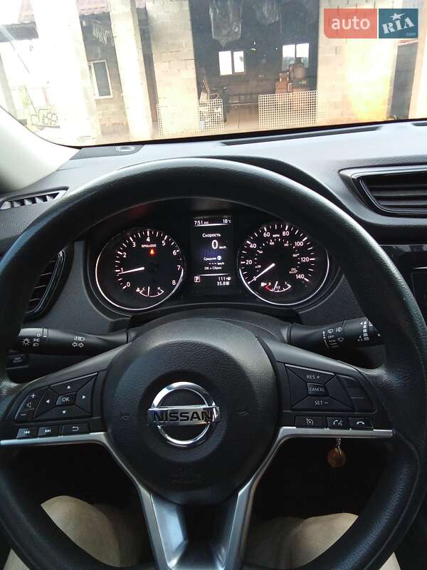 Внедорожник / Кроссовер Nissan Rogue 2016 в Сарнах