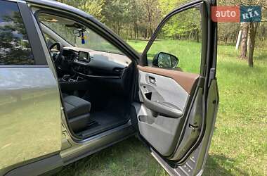 Позашляховик / Кросовер Nissan Rogue 2020 в 