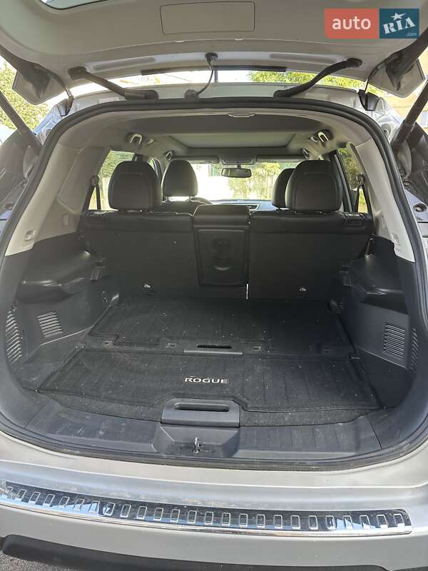 Позашляховик / Кросовер Nissan Rogue 2014 в Стрию