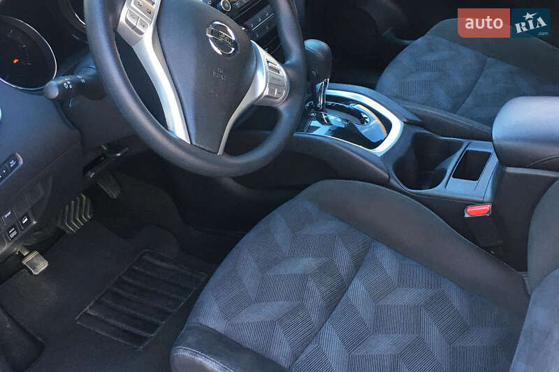 Внедорожник / Кроссовер Nissan Rogue 2015 в Ивано-Франковске