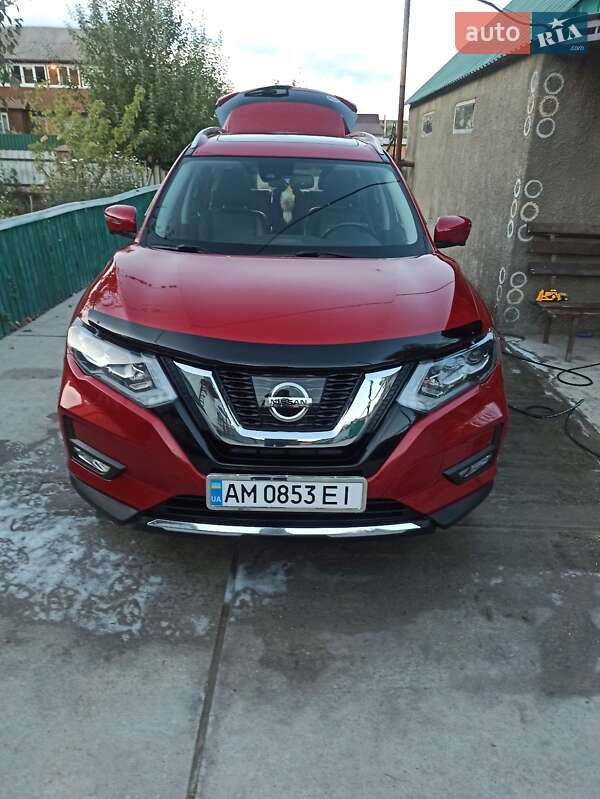 Внедорожник / Кроссовер Nissan Rogue 2017 в Романове