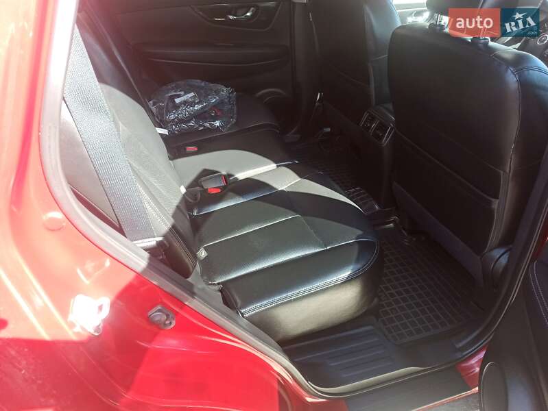 Внедорожник / Кроссовер Nissan Rogue 2017 в Романове