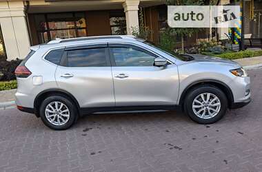 Внедорожник / Кроссовер Nissan Rogue 2018 в 