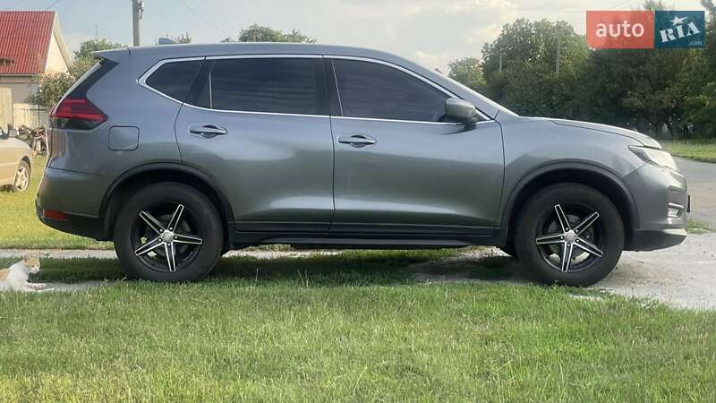 Позашляховик / Кросовер Nissan Rogue 2017 в Петровому