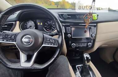 Внедорожник / Кроссовер Nissan Rogue 2017 в 