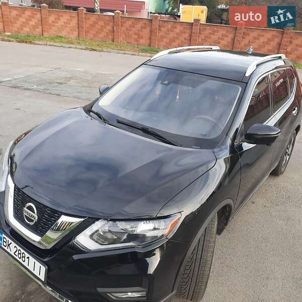 Позашляховик / Кросовер Nissan Rogue 2017 в Рівному