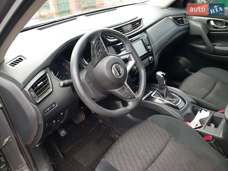 Внедорожник / Кроссовер Nissan Rogue 2018 в Глухове