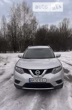 Внедорожник / Кроссовер Nissan Rogue 2015 в Звягеле