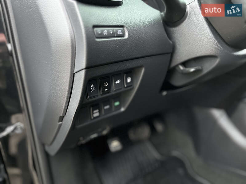 Позашляховик / Кросовер Nissan Rogue 2018 в Івано-Франківську