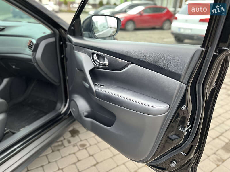 Позашляховик / Кросовер Nissan Rogue 2018 в Івано-Франківську