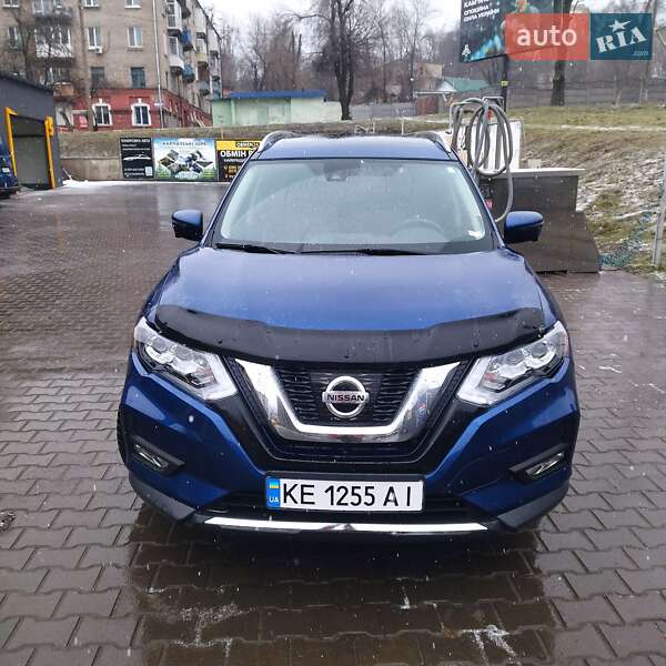 Позашляховик / Кросовер Nissan Rogue 2017 в Кам'янському