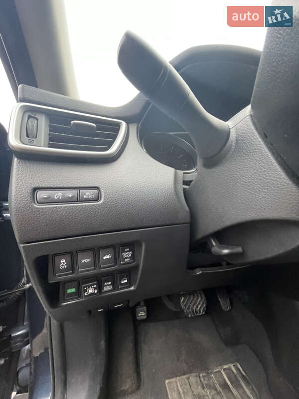 Позашляховик / Кросовер Nissan Rogue 2016 в Львові