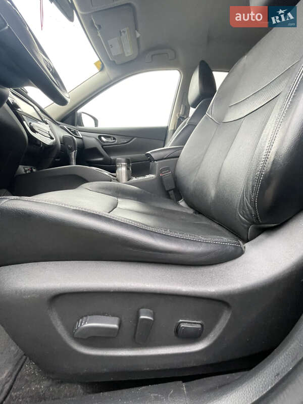 Позашляховик / Кросовер Nissan Rogue 2016 в Львові