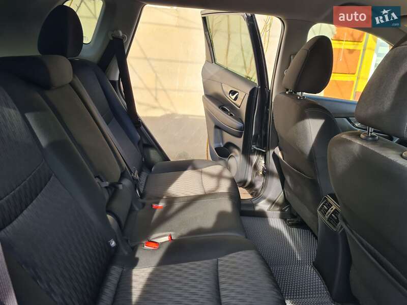 Позашляховик / Кросовер Nissan Rogue 2018 в Одесі