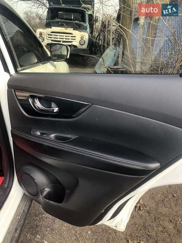 Позашляховик / Кросовер Nissan Rogue 2015 в Миколаєві