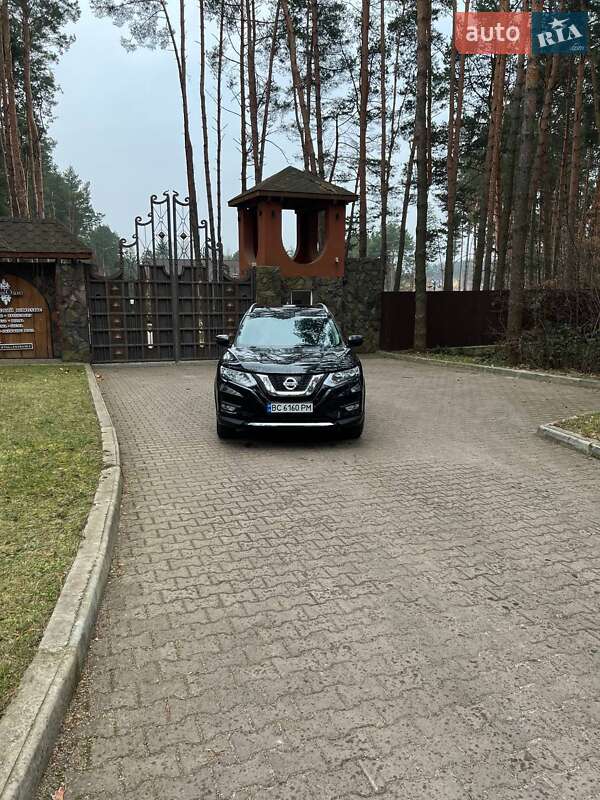 Внедорожник / Кроссовер Nissan Rogue 2018 в 