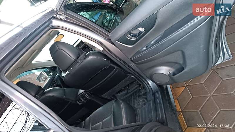 Позашляховик / Кросовер Nissan Rogue 2015 в Первомайську