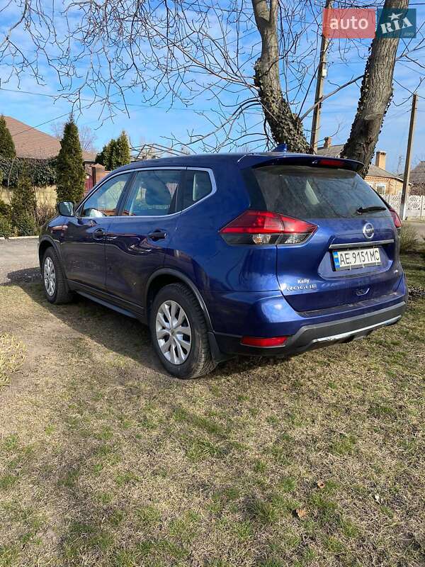 Внедорожник / Кроссовер Nissan Rogue 2017 в Кривом Роге