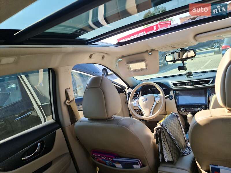 Внедорожник / Кроссовер Nissan Rogue 2014 в Черновцах