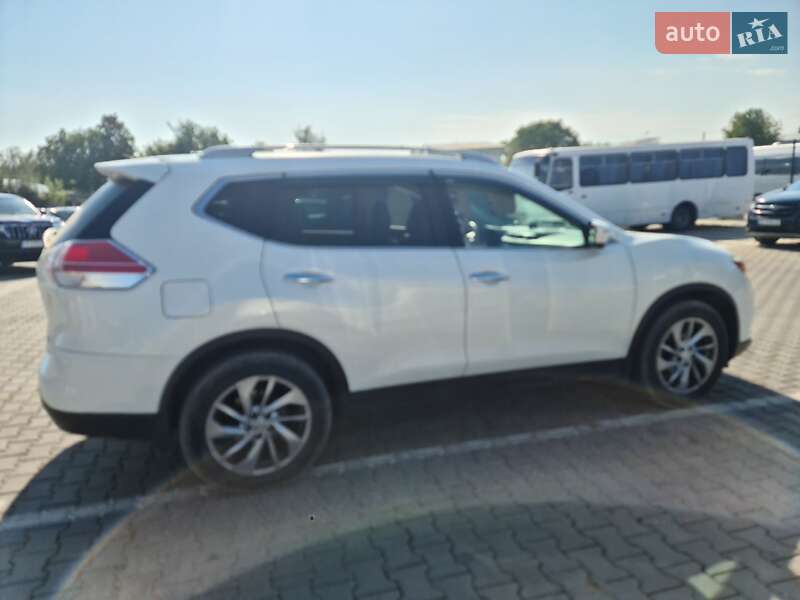 Внедорожник / Кроссовер Nissan Rogue 2014 в Черновцах