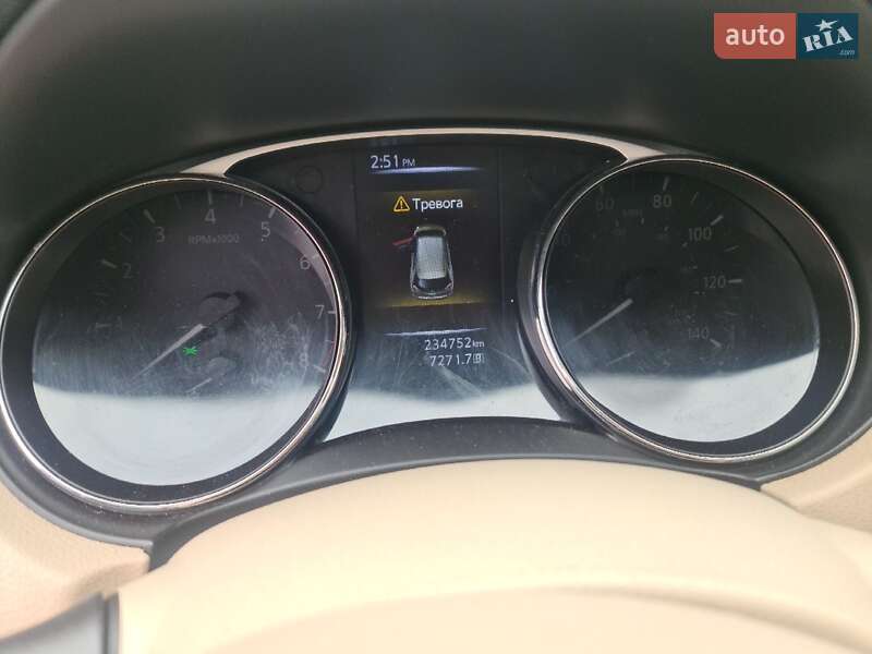 Внедорожник / Кроссовер Nissan Rogue 2014 в Черновцах