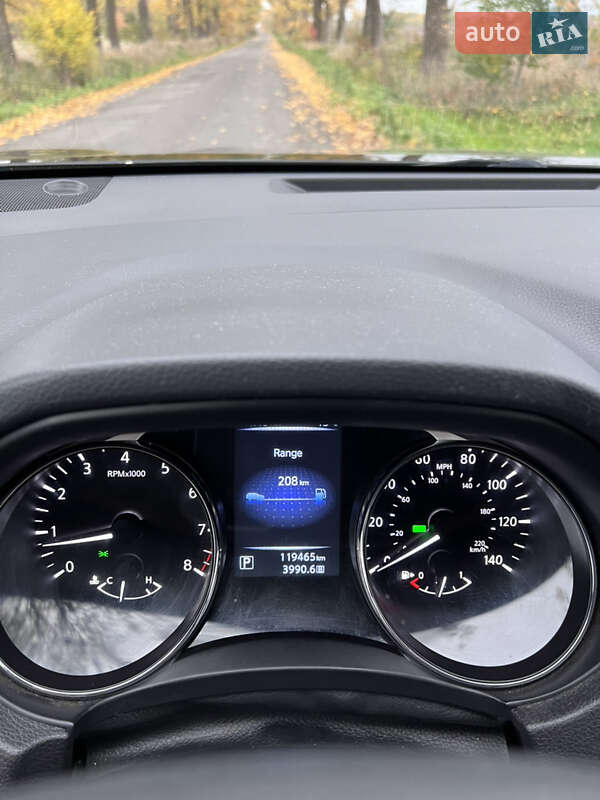 Внедорожник / Кроссовер Nissan Rogue 2016 в Мукачево