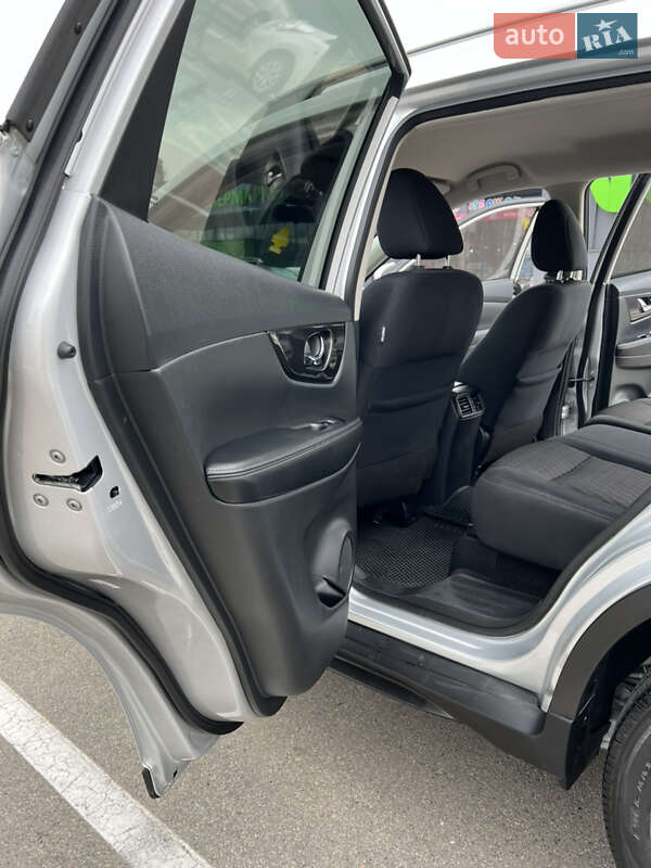 Внедорожник / Кроссовер Nissan Rogue 2019 в Киеве