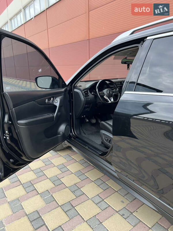 Позашляховик / Кросовер Nissan Rogue 2017 в Гайсину