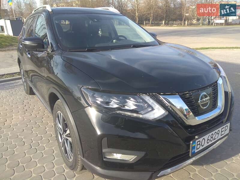 Внедорожник / Кроссовер Nissan Rogue 2017 в Виннице