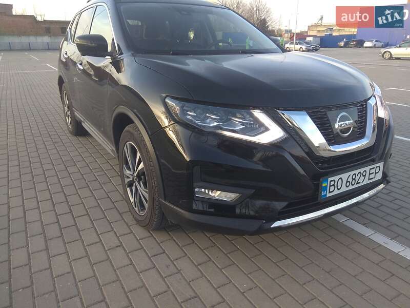 Внедорожник / Кроссовер Nissan Rogue 2017 в Виннице