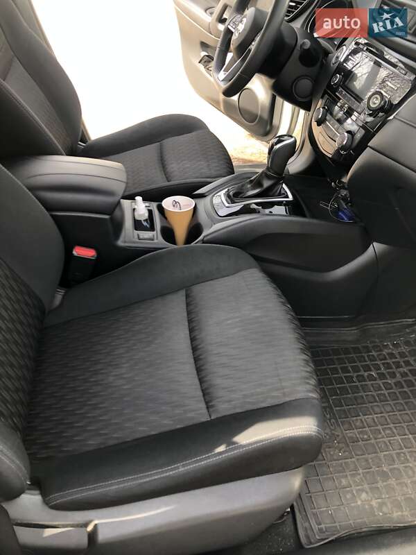 Позашляховик / Кросовер Nissan Rogue 2017 в Сокалі