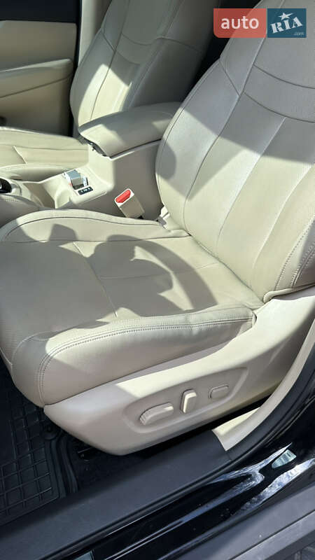 Позашляховик / Кросовер Nissan Rogue 2017 в Києві