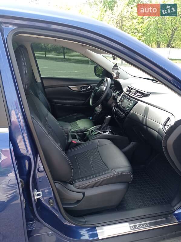 Внедорожник / Кроссовер Nissan Rogue 2017 в Кривом Роге