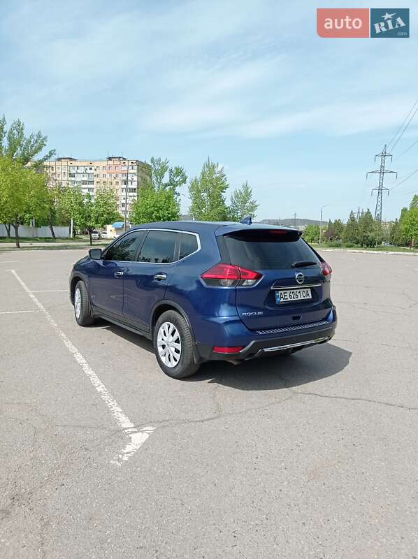 Внедорожник / Кроссовер Nissan Rogue 2017 в Кривом Роге