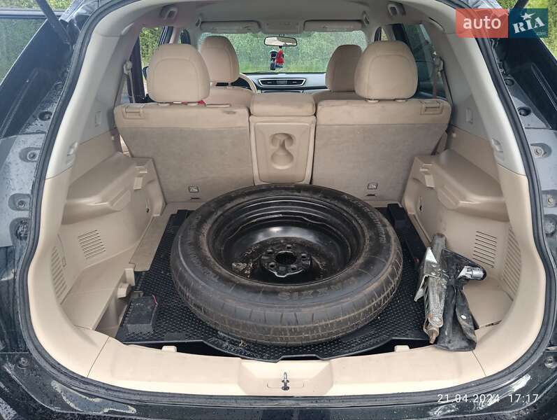 Позашляховик / Кросовер Nissan Rogue 2013 в Новому Розділі