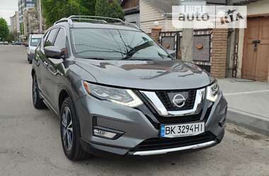 Внедорожник / Кроссовер Nissan Rogue 2017 в Ровно